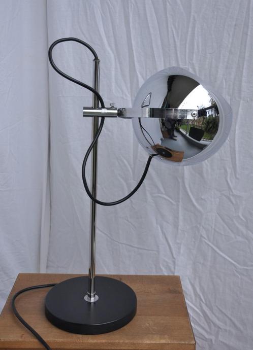 Gepo | Vintage tafellamp | Bollamp | Chrome met zwarte voet, Huis en Inrichting, Lampen | Tafellampen, Zo goed als nieuw, Minder dan 50 cm