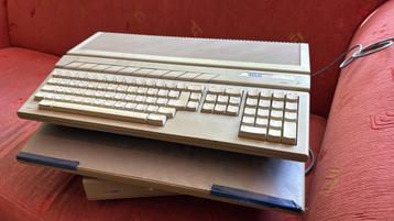 2x Atari 1040STF(M), Megafile 30 & 2 Schermen beschikbaar voor biedingen