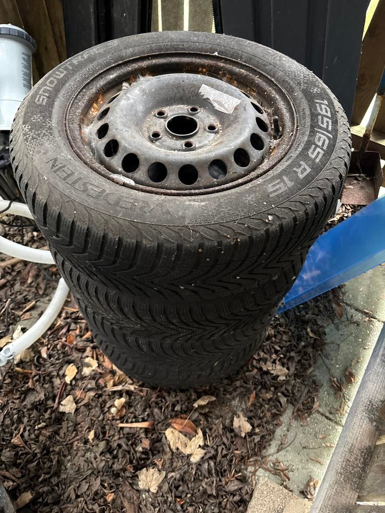 Winterbanden en velgen VW Touran - Zo goed als nieuw!, Gebruikt, 16 inch, Banden en Velgen, Personenwagen
