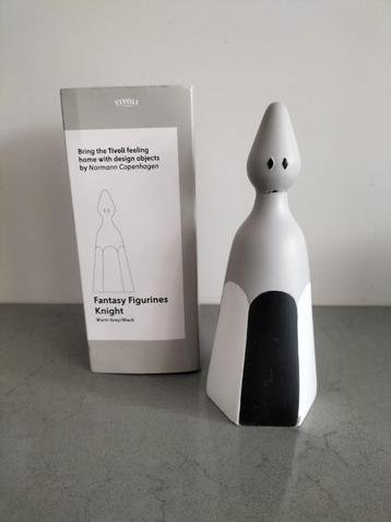 Normann Copenhagen – Tivoli Grey Knight (Design Beeldje) beschikbaar voor biedingen