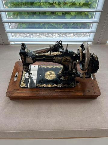 Singer naaimachine uit 1873, in super staat beschikbaar voor biedingen