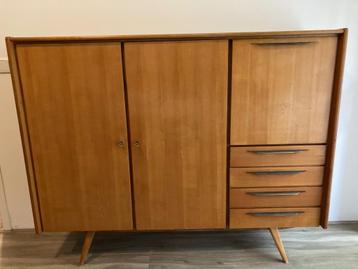 Vintage kast beschikbaar voor biedingen