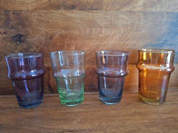 Traditionele Marokkaanse 'beldi' glaasjes beschikbaar voor biedingen