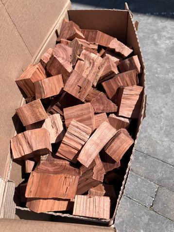3,5kg kersen chunks rookhout. beschikbaar voor biedingen
