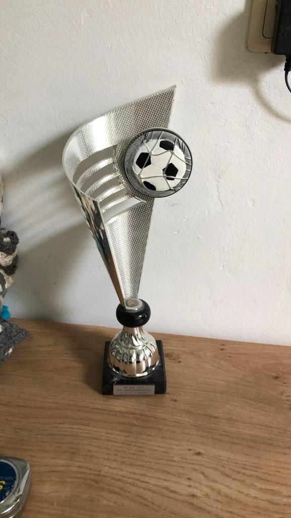 Voetbal Trofee - 6e Prijs 2015 prijzenbeker, Verzamelen, Sportartikelen en Voetbal, Gebruikt, Overige typen, Overige binnenlandse clubs