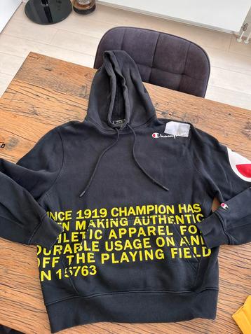 Champion Hoodie + Stone Island T-shirts beschikbaar voor biedingen