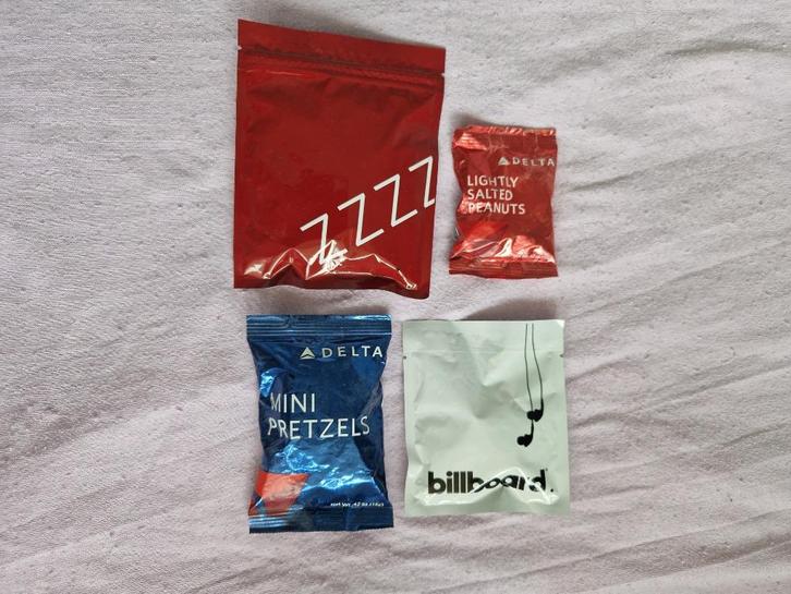 Inflight comfort / amenity kit Delta Airlines plus extra's!, Verzamelen, Luchtvaart en Vliegtuigspotten, Zo goed als nieuw, Ophalen of Verzenden