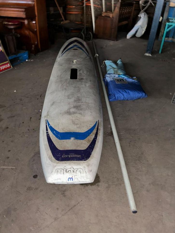 2 Oude Surfplanken - Mistral Competition en Hilfy, Watersport en Boten, Windsurfen, Gebruikt, Plank, 300 cm of meer, Met vin(nen)