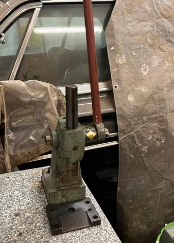 Pers ca 75mm slag beschikbaar voor biedingen