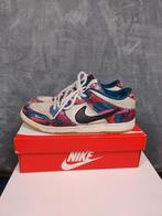 Nike Dunk Low Pro Parra Blauw Rood Wit Maat 47,5, Kleding | Heren, Schoenen, Blauw, Nike, Ophalen of Verzenden, Sneakers of Gympen