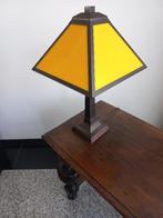 Lamp met bronzen poot en antiek kleurige  gele kap, Ophalen of Verzenden