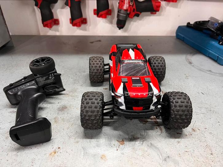 Arrma Granite Grom, Hobby en Vrije tijd, Modelbouw | Radiografisch | Auto's, Zo goed als nieuw, Auto offroad, Elektro, Overige schalen