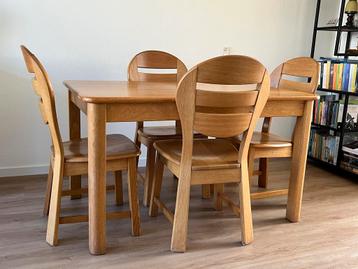 Uitschuifbare massief eiken rechthoekige eettafel, 4 stoelen beschikbaar voor biedingen