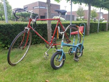 Racefiets en bananenzadel fiets 70er jrn . beschikbaar voor biedingen