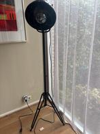 Te koop industiele vloerlamp, driepoot van Nijhof in Baarn, Ophalen, Zo goed als nieuw, Metaal, Industrieel