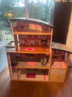 Groot houten poppenhuis barbiehuis, Kinderen en Baby's, Speelgoed | Poppenhuizen, Ophalen, Gebruikt, Poppenhuis