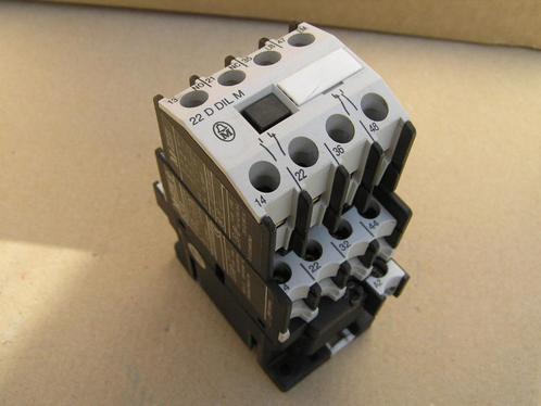 Relais magneetschakelaar Klockner Moeller DIL R22 230 V AC, Hobby en Vrije tijd, Elektronica-componenten, Gebruikt, Ophalen of Verzenden