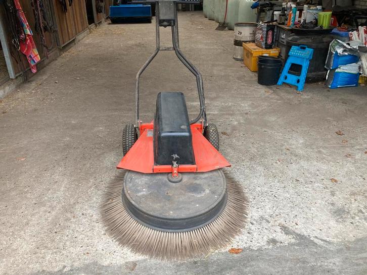 Weinig gebruikte veegmachine te koop, Tuin en Terras, Veegmachines, Gebruikt, Ophalen