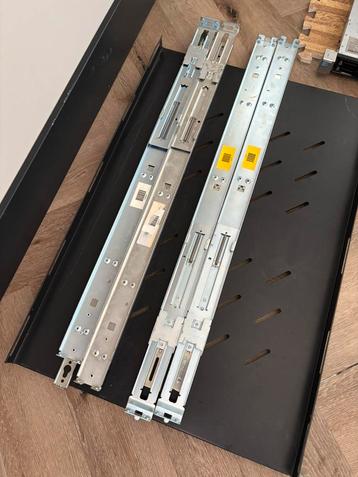 Universele rackrails voor 19” serverkast beschikbaar voor biedingen