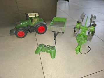 Bruder 1:16 bestuurbare fendt met toebehoren  beschikbaar voor biedingen