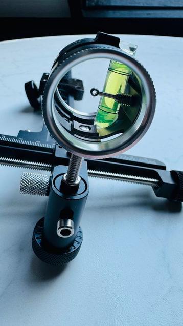 Avalon Tec X compound vizier beschikbaar voor biedingen