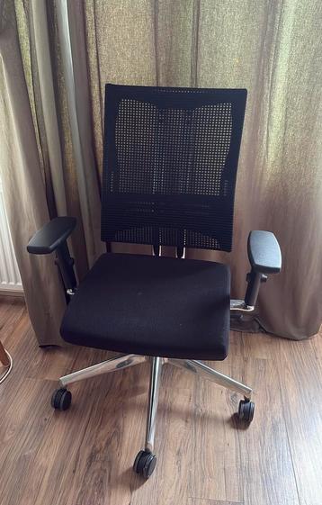 Comfortabele Bureaustoel - Comfortable office chair beschikbaar voor biedingen