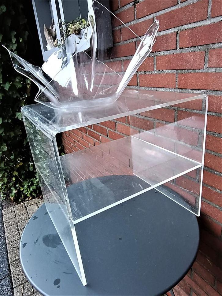 vintage  Plexiglas /Acryl lectuur tafel met schap, Huis en Inrichting, Woonaccessoires | Krantenbakken en Lectuurbakken, Gebruikt