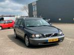 Volvo V70 2.3 T-5 250PK AUT 2004 Grijs benzine / lpg, Auto's, 1800 kg, Stationwagon, 92 €/maand, Zilver of Grijs