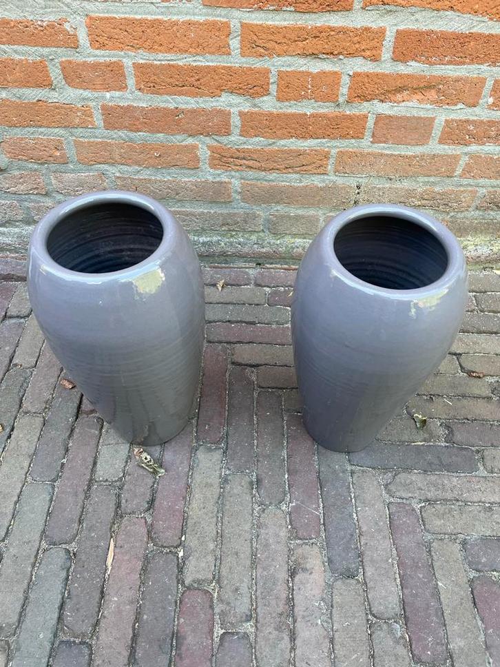 Grijze bloempotten - set van 2, Tuin en Terras, Bloempotten, Gebruikt, Aardewerk, Binnen, 40 tot 70 cm, Minder dan 25 cm, Rond