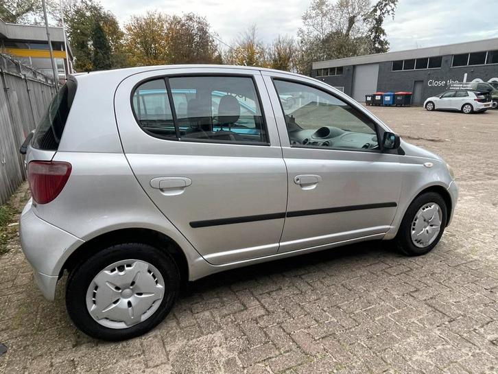 Toyota Yaris 1.0 16V 5DR AIRCO • NAP • LAGE KMSTAND • GRIJS, Auto's, Toyota, Bedrijf, Yaris, Benzine, Hatchback, Handgeschakeld