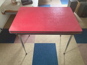 Retro tafeltje beschikbaar voor biedingen