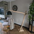 Industriële houten vloerlamp, Huis en Inrichting, Lampen | Vloerlampen, Ophalen, Zo goed als nieuw, 150 tot 200 cm, Metaal