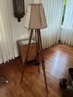 Staande lamp van landmeter + kap van varkensblaas, Ophalen