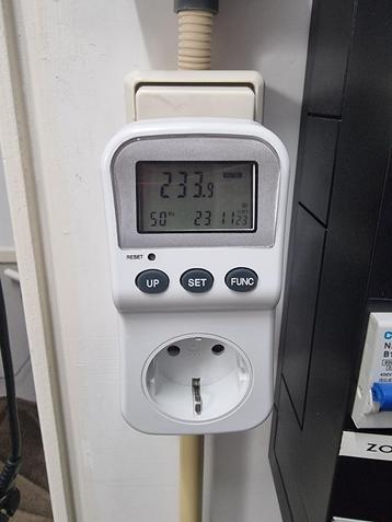 Hama Energiekostenmeter digitaal stopcontact beschikbaar voor biedingen