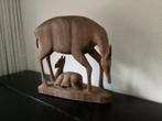Vintage houten hert met jong, Antiek en Kunst, Kunst | Beelden en Houtsnijwerken, Ophalen of Verzenden