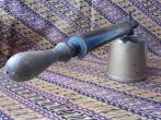 Originele antieke insecticidespuit uit Engeland 45 cm. 1900.