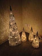 Kerst decoratie kegels met verlichting 4 stuks zilver, Diversen, Kerst, Ophalen, Zo goed als nieuw
