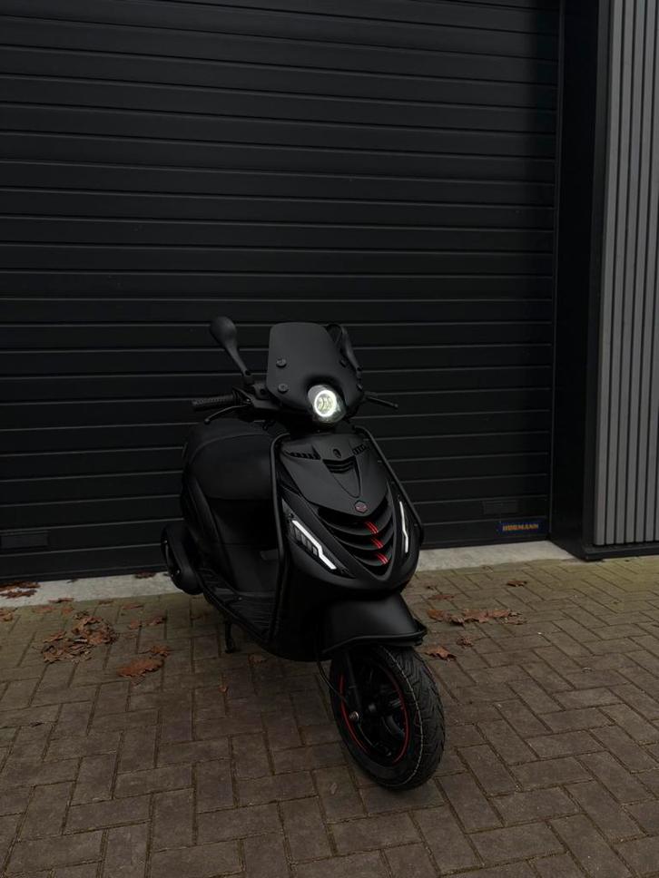Piaggio zip 2021, Fietsen en Brommers, Scooters | Piaggio, Zo goed als nieuw, Zip, Maximaal 45 km/u, Benzine, Ophalen