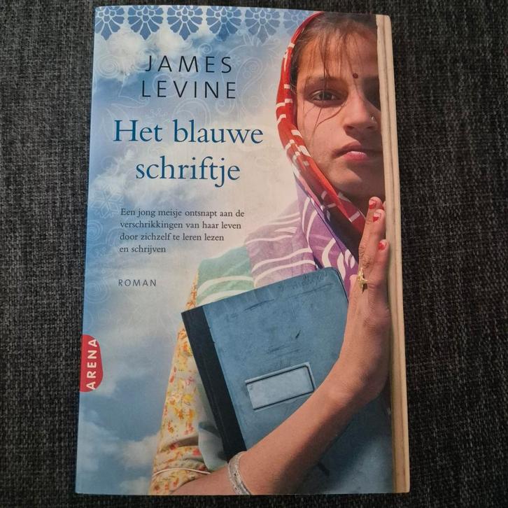 Het blauwe schriftje - James Levine, Boeken, Romans, Zo goed als nieuw, Nederland, Ophalen of Verzenden