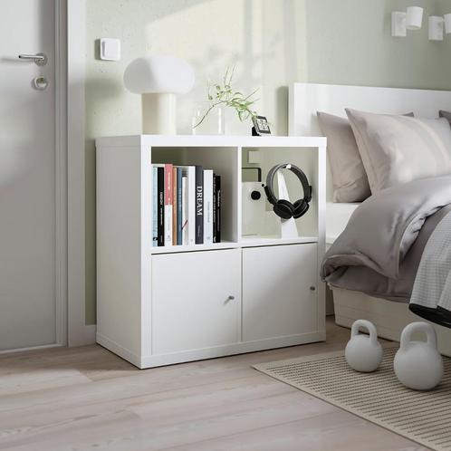 Witte KALLAX Kast Deurindeling 2 deuren expedit wit 4 vakken, Kinderen en Baby's, Kinderkamer | Commodes en Kasten, Zo goed als nieuw