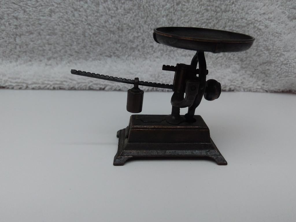 Play Me puntenslijper weegschaal 967 Miniatuur, Verzamelen, Retro, Huis en Inrichting, Ophalen