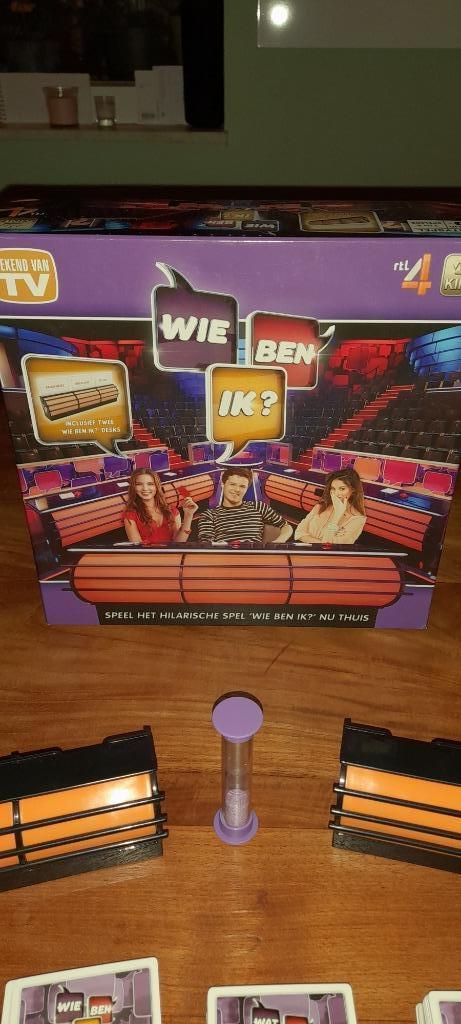 Wie ben ik partyspel, Hobby en Vrije tijd, Gezelschapsspellen | Bordspellen, Gebruikt, Drie of vier spelers, Vijf spelers of meer