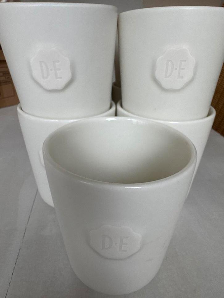 Set 9 Douwe Egberts Koffiebekers/mokken Nieuw crème wit, Huis en Inrichting, Keuken | Servies, Zo goed als nieuw, Kop(pen) en/of Schotel(s)