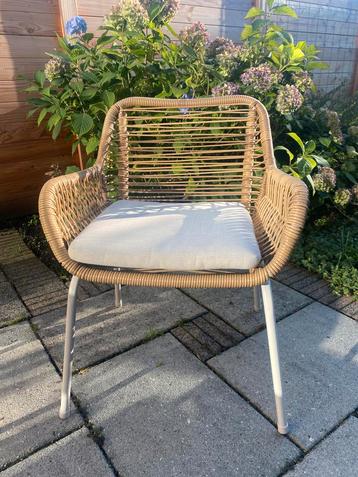 Splinternieuwe set van 4 tuinstoelen met zitkussen beschikbaar voor biedingen