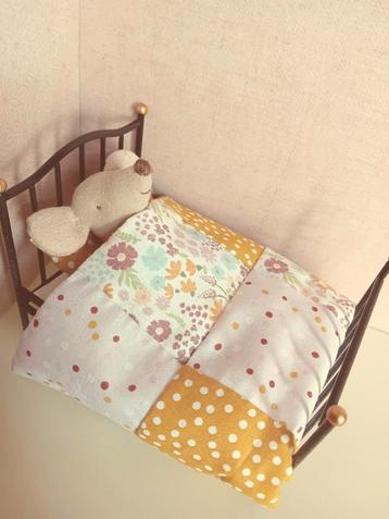 Nieuw! Set 3 quilts & 2 zitzakjes poppenhuis • tip Maileg beschikbaar voor biedingen