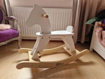 Houten hobbelpaard beschikbaar voor biedingen