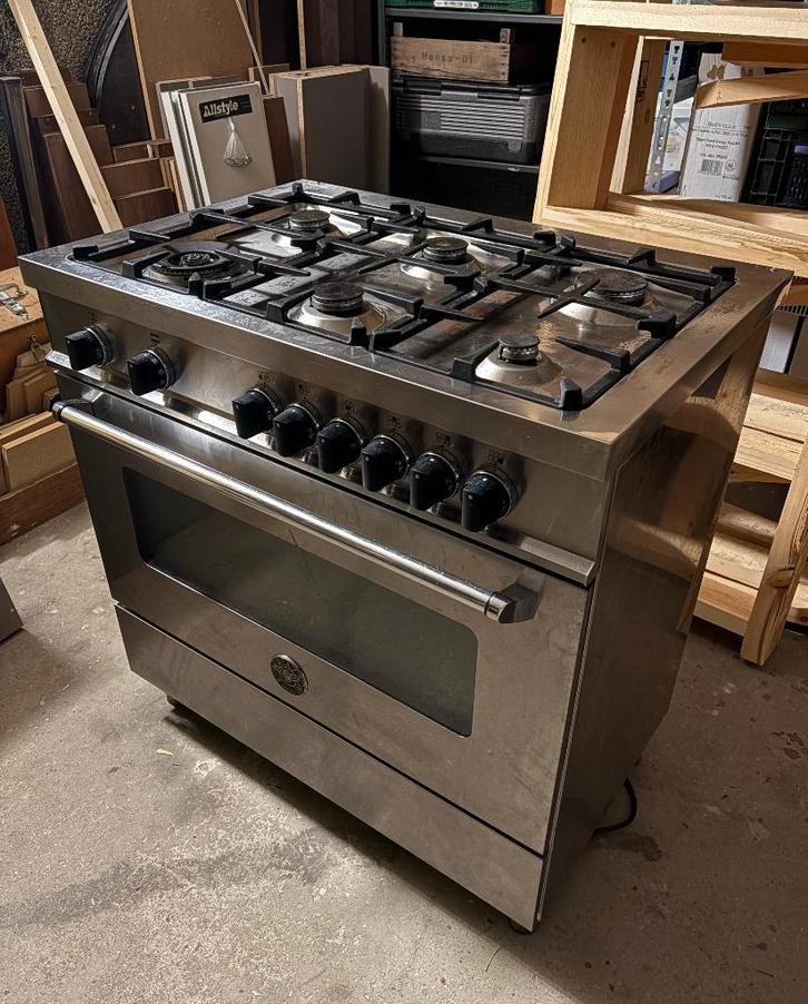 Bertazzoni 6 pits fornuis met oven, 90x60 cm, Witgoed en Apparatuur, Fornuizen, Vrijstaand, Gas, 60 cm of meer, Ophalen