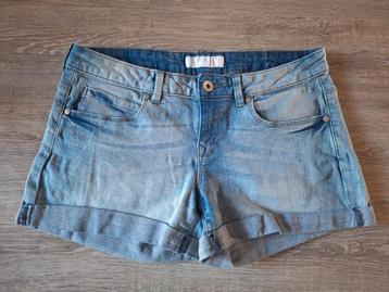 Zoi spijker short mt 38 beschikbaar voor biedingen