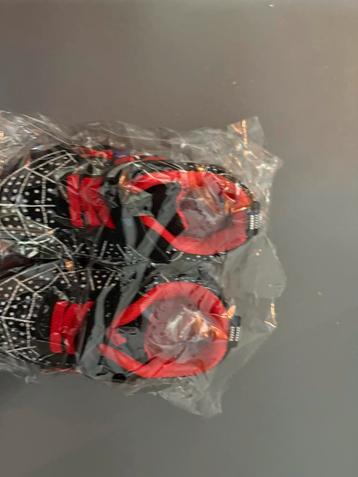 Nieuwe kinderschoenen met licht beschikbaar voor biedingen