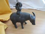 Bronzen Waterbuffel met fluitspeler, Antiek en Kunst, Ophalen of Verzenden, Brons